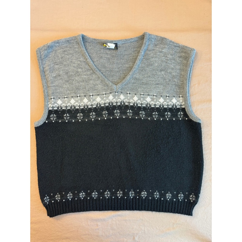 Vintage Mens Fair Isle V Neck Sweater Vest Gray Black Preppy Argyle Holiday Knit